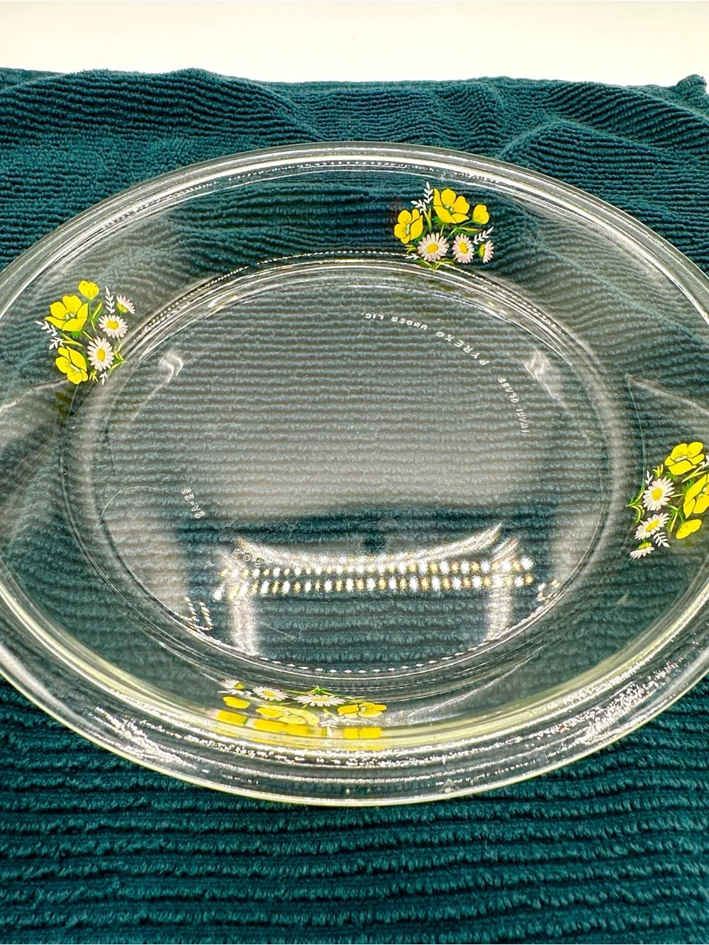 RARE Pyrex IWAKI 8/8.5” Pie Plate with Yellow Flowers. 1970s
